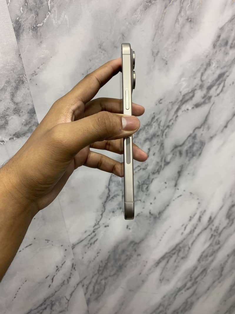 Apple iPhone 15 Pro Max 2