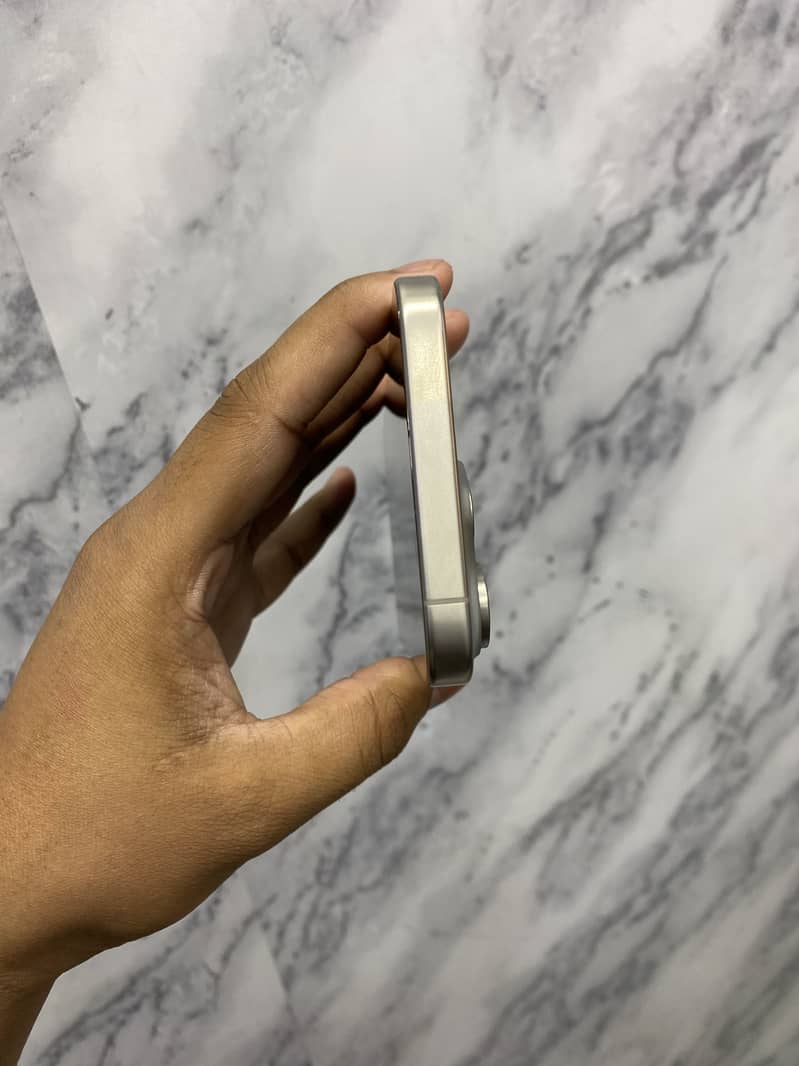 Apple iPhone 15 Pro Max 3
