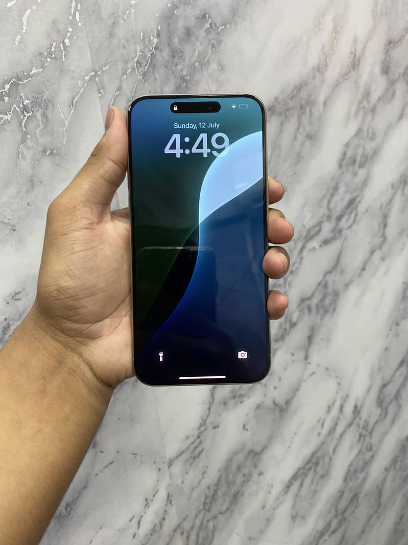 Apple iPhone 15 Pro Max 6