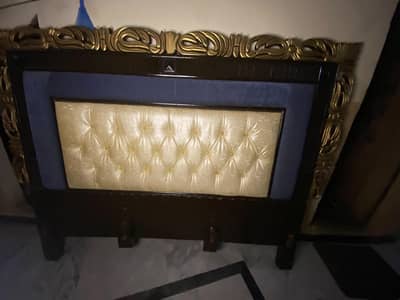 New wood dubble bed only 1 month use