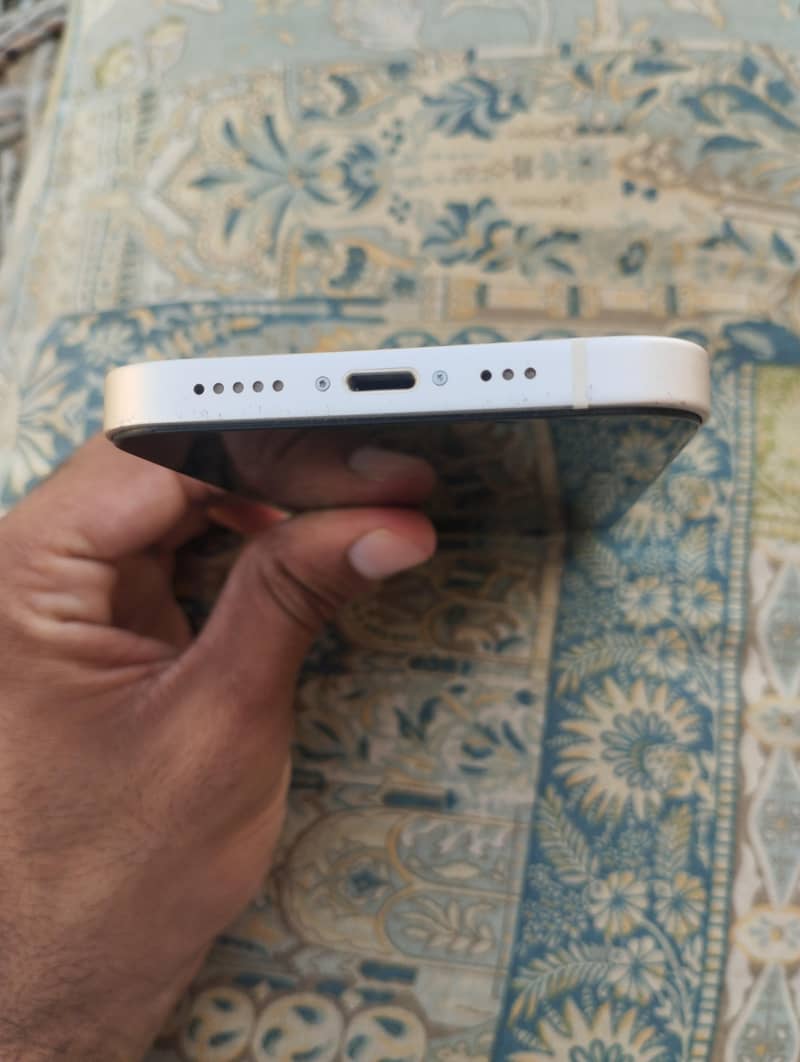 Apple iPhone 13 2