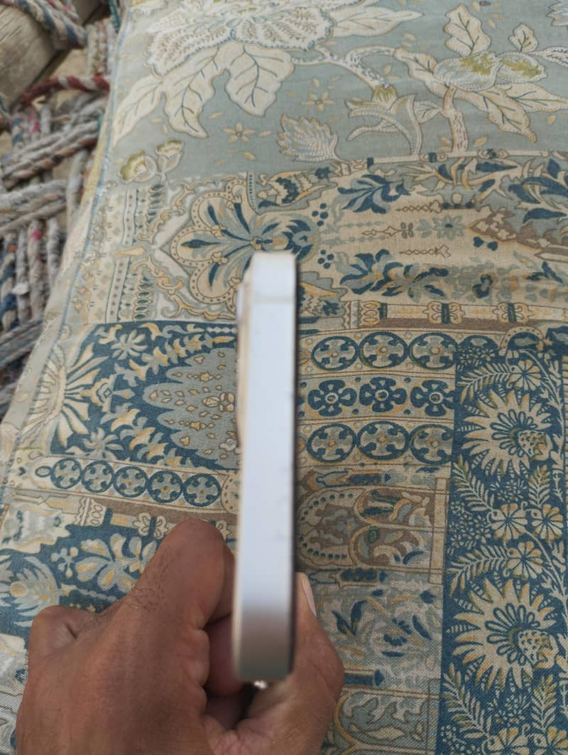 Apple iPhone 13 3