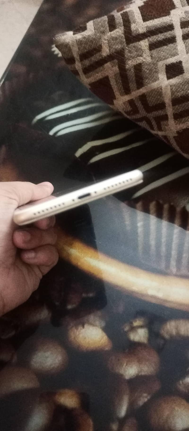 Apple iPhone 7 Plus 4