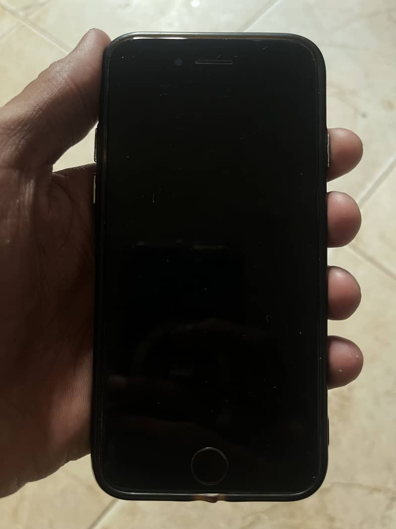 Apple iPhone 7 0