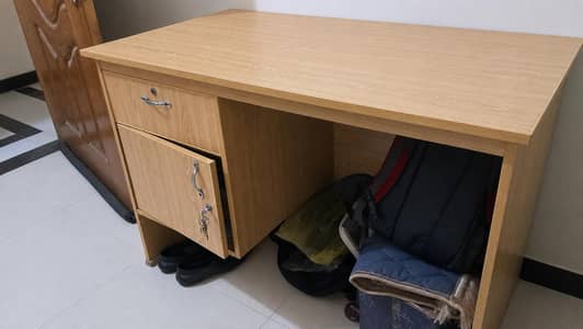 Table for Office/Home/Study use