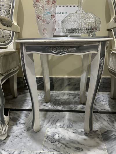 Chairs with Coffee Table for sale