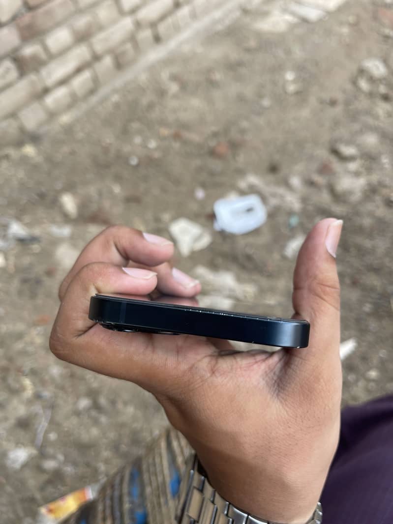 Apple iPhone 13 1