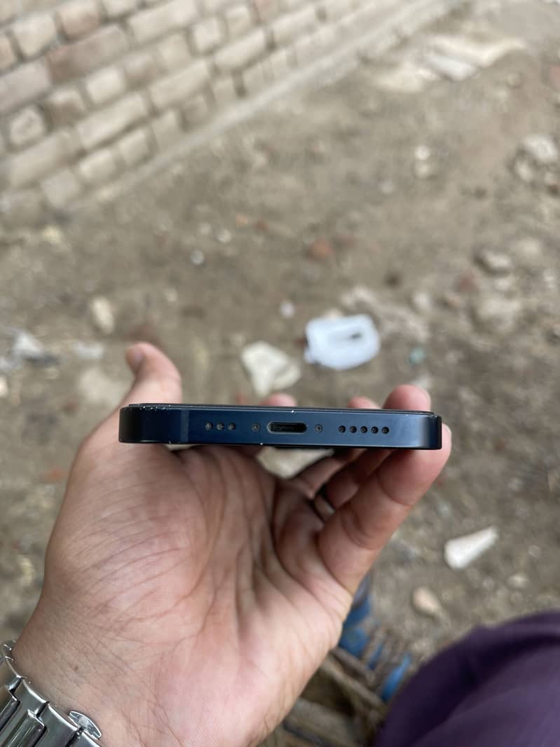 Apple iPhone 13 4