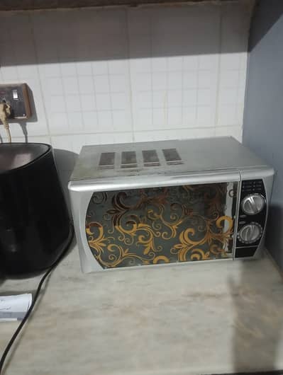 Dawlance Microwave 4 year used but very good condition excellent work