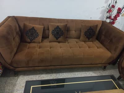 3 2 1 seater brand new condition sofa set with solid center table