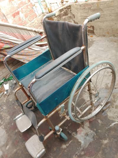 wheel chair new ha one month use bas chat per rakhi hui thi