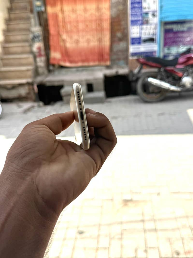 Apple iPhone 7 1