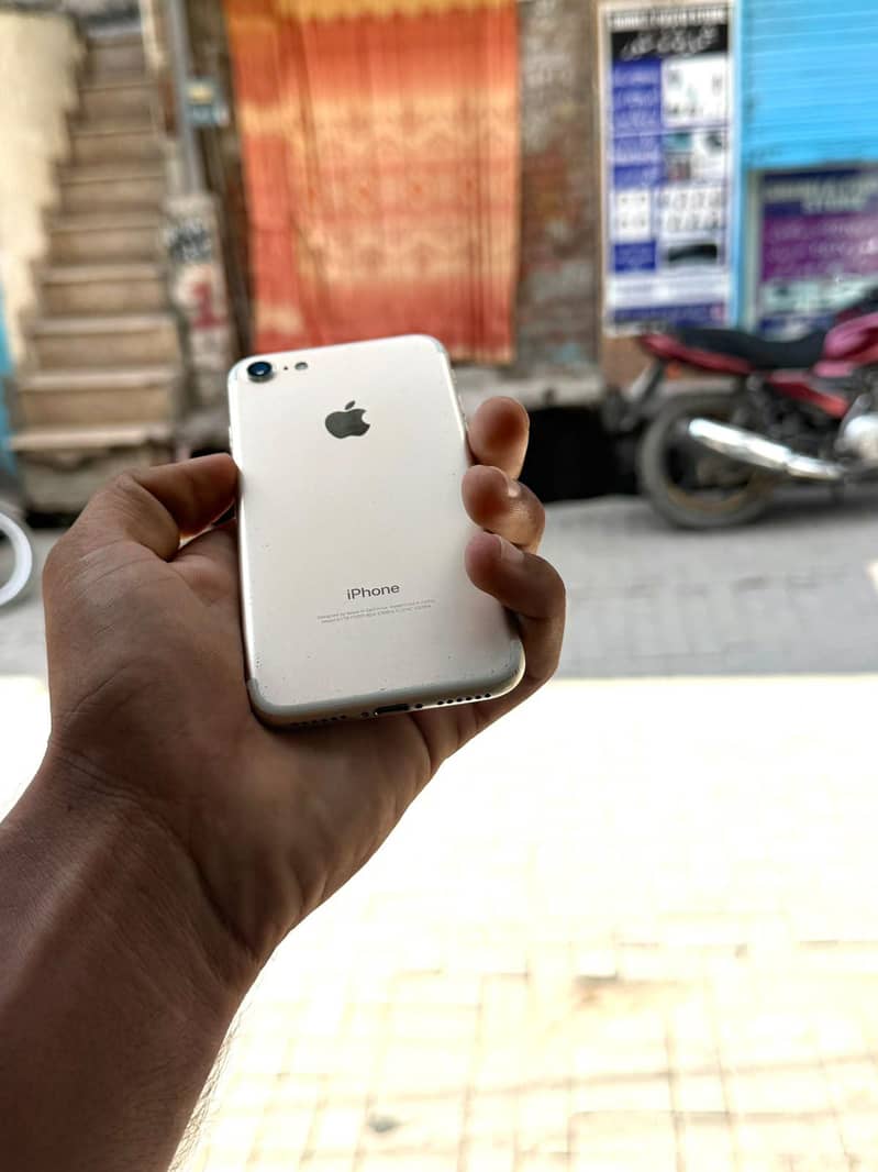 Apple iPhone 7 2