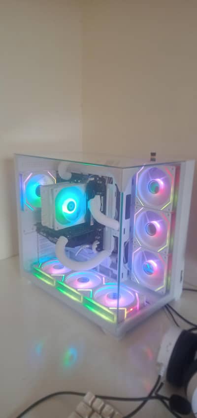 Gaming PC white theme (contact only on olx chat )