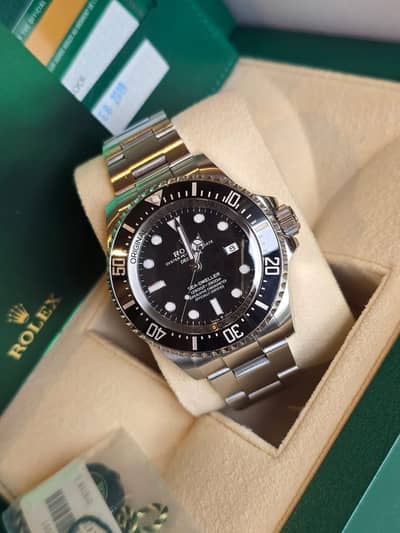 WATCH BUYERS / Rolex Submariner Cartier Panthere Graham Rado IWC