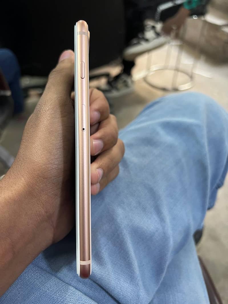 Apple iPhone 8 Plus 0