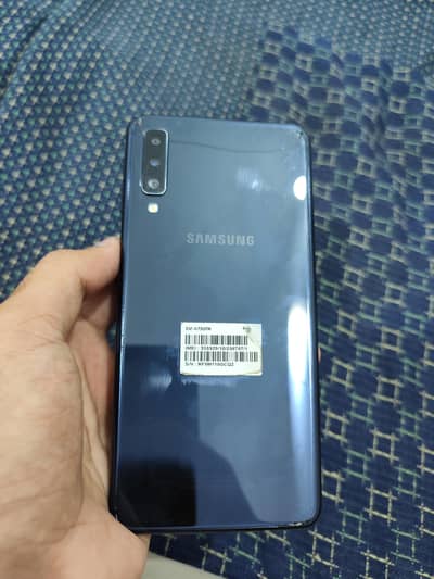 Samsung Mobile A7 (2018) {4/64} Non pta