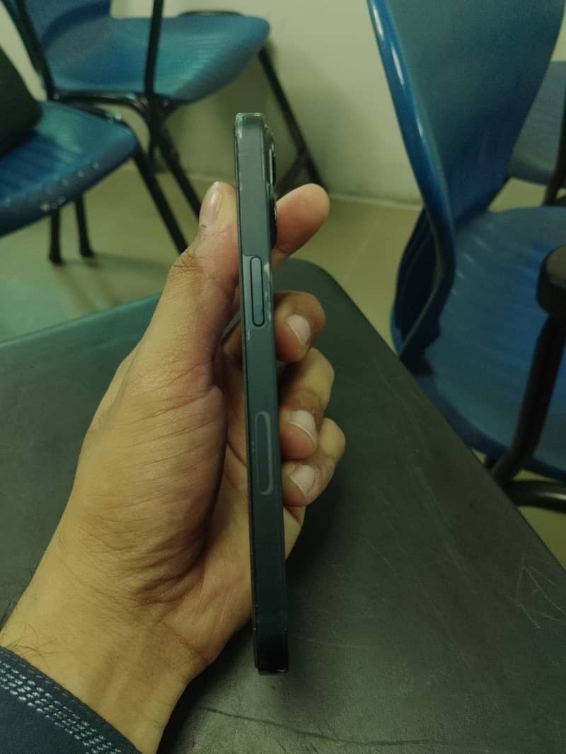 Apple iPhone 13 3