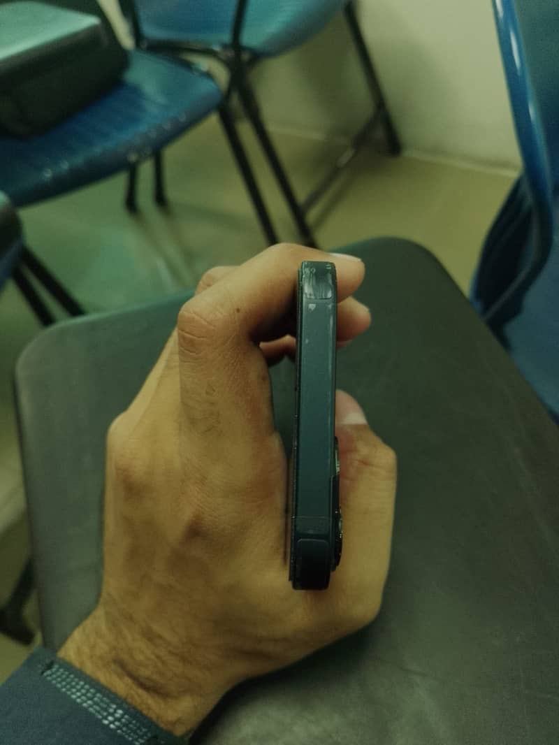 Apple iPhone 13 4