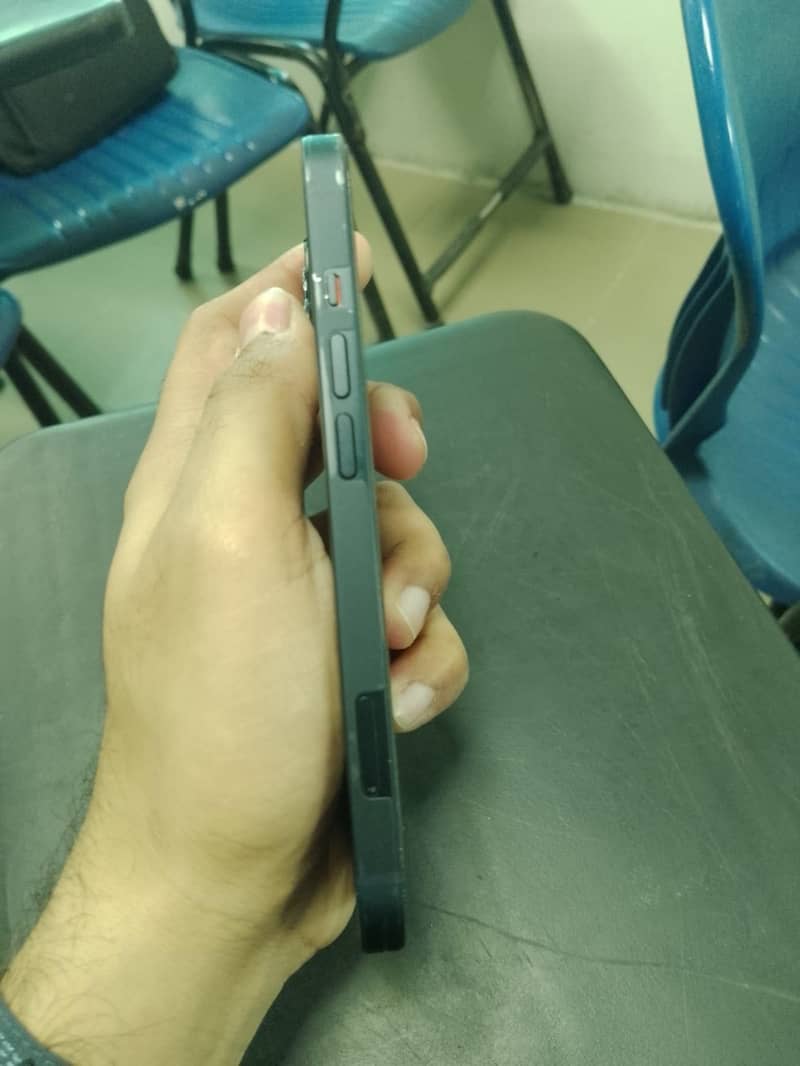 Apple iPhone 13 5