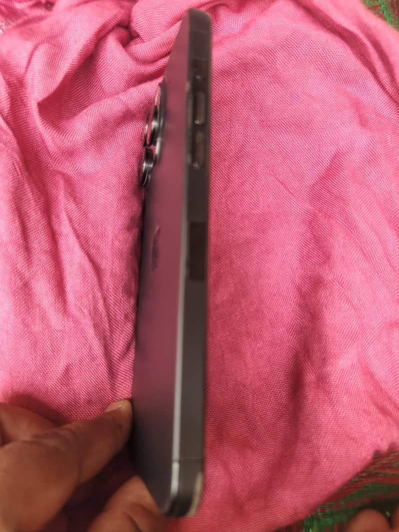 Apple iPhone 15 Pro Max 5