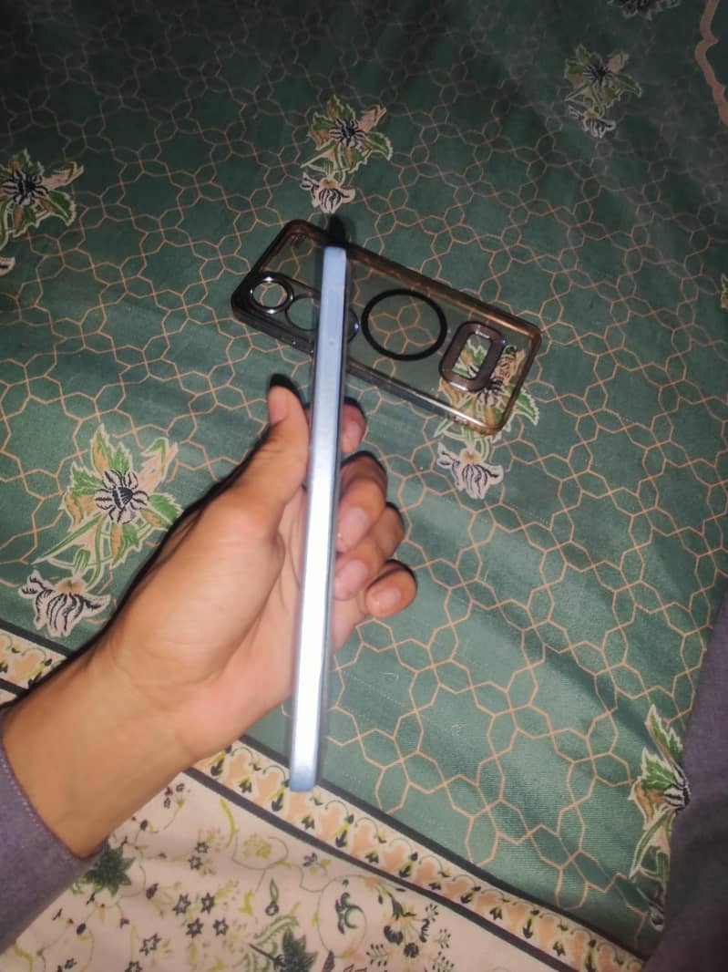 OPPO A60 1