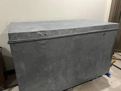 old peti for sale lock is broken  condition is good