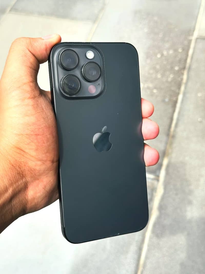 Apple iPhone 15 Pro Max 1