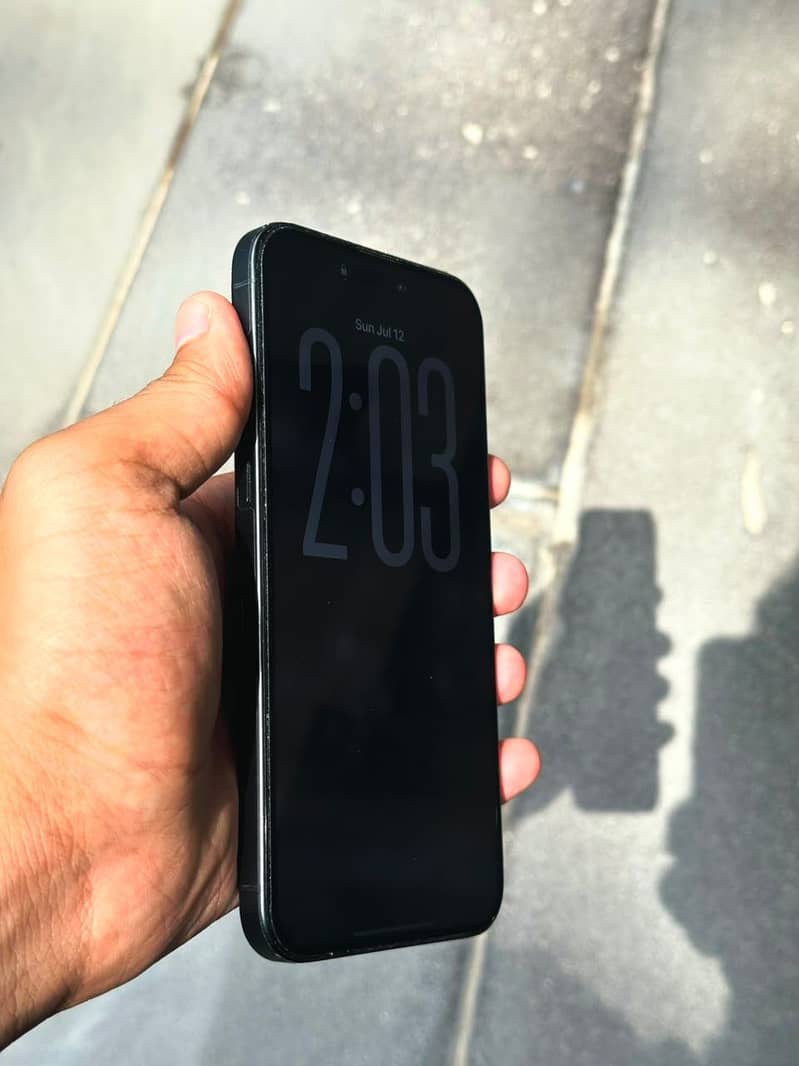 Apple iPhone 15 Pro Max 3