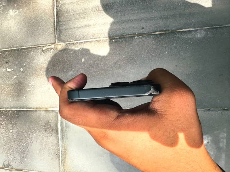 Apple iPhone 15 Pro Max 6