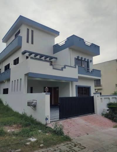 10 Marla Brand Used Butifull And Good location 5 Bedroom House Available For Sale in DHA Phase 2 Islamabad