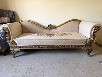 Royal furnisher dewan