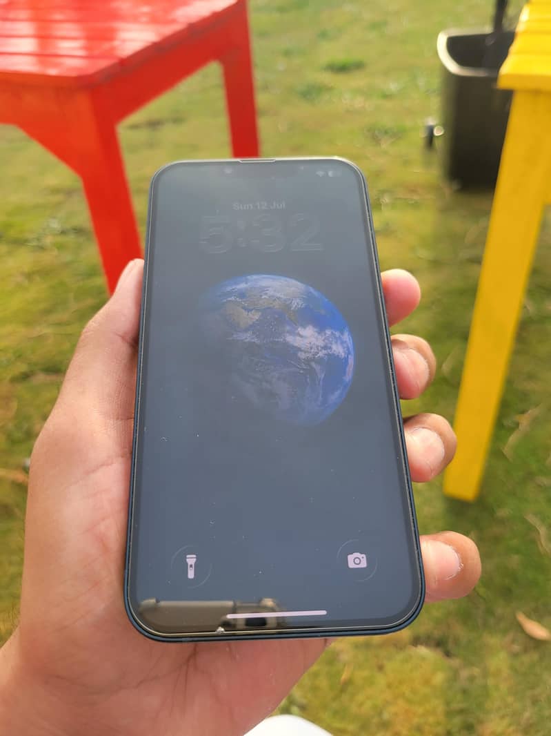 iPhone 13 0