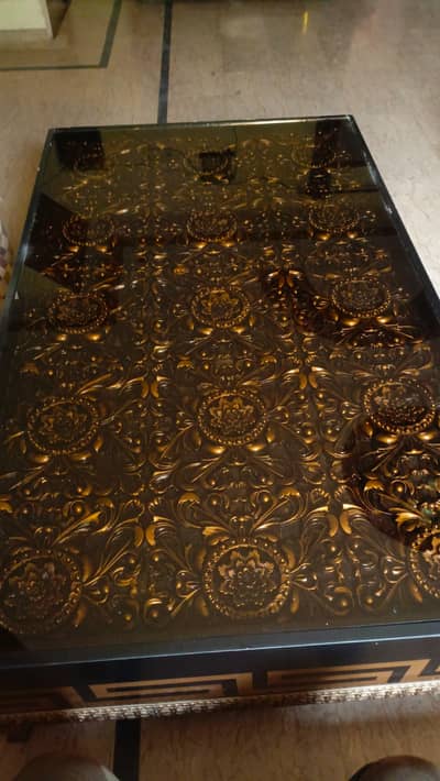 fancy center table  slytely used