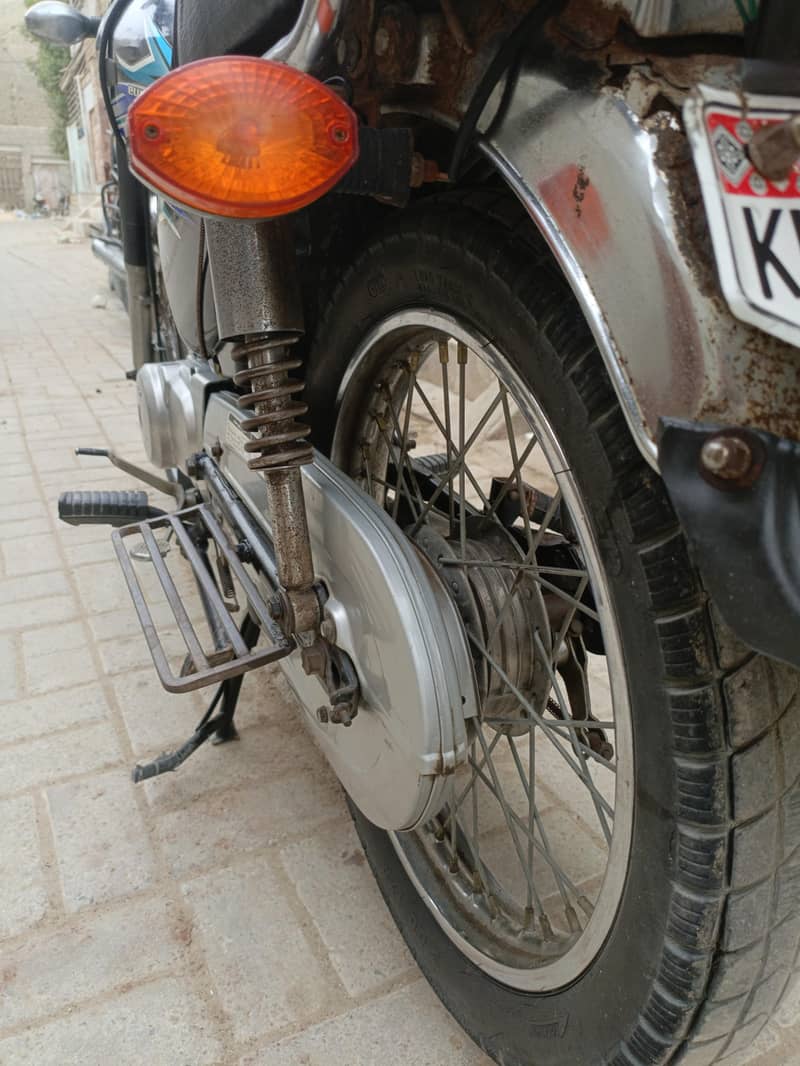 unique 125 4