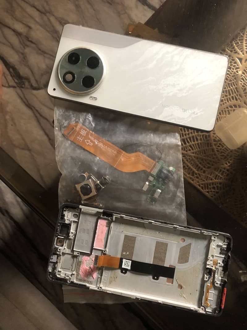 Tecno CAMON 30 0