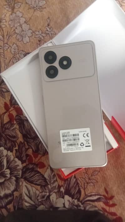 sab khuch sat ha chargar box all ok