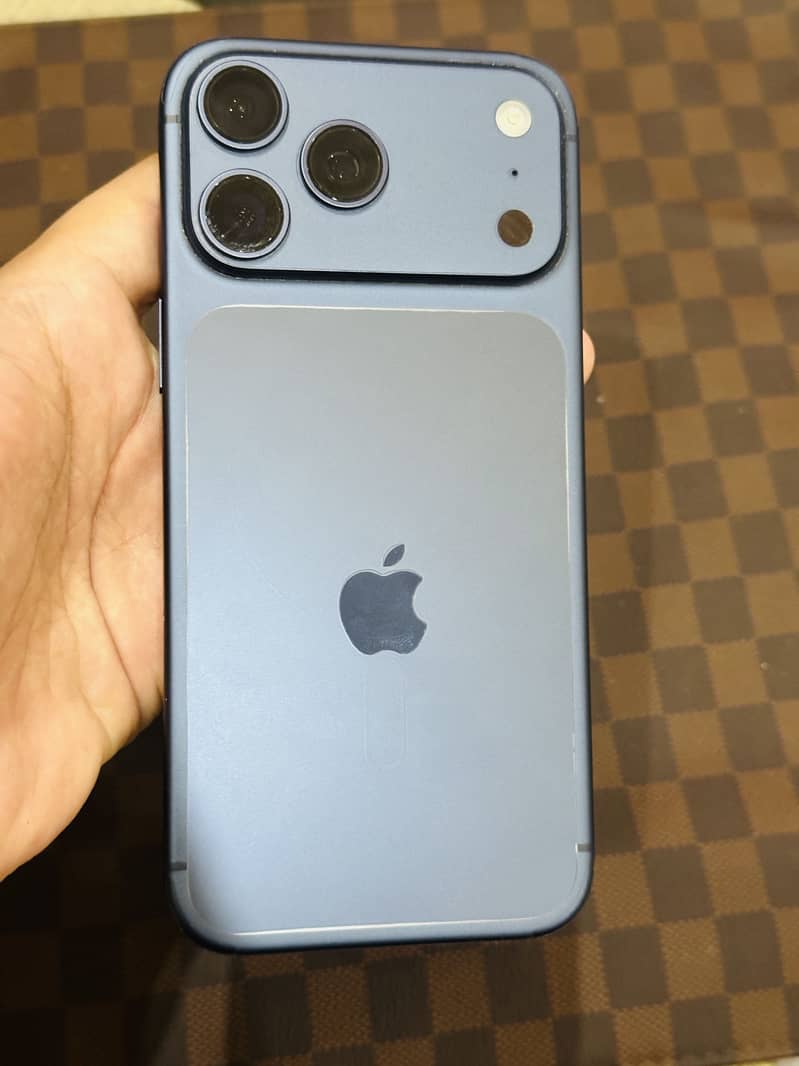Apple iPhone 17 Pro Max 0