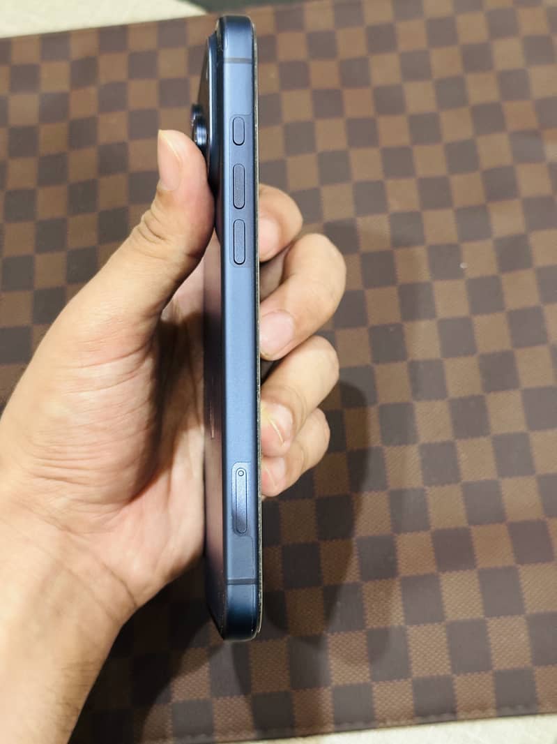 Apple iPhone 17 Pro Max 4