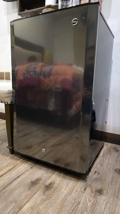 Del Room refrigerator