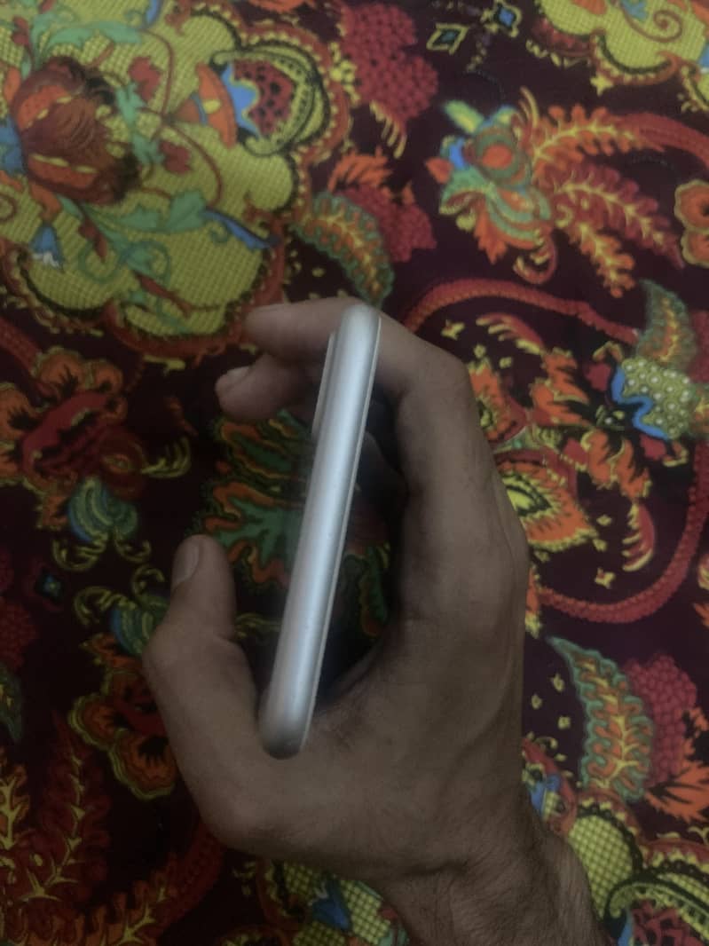 Apple iPhone 7 Plus 3
