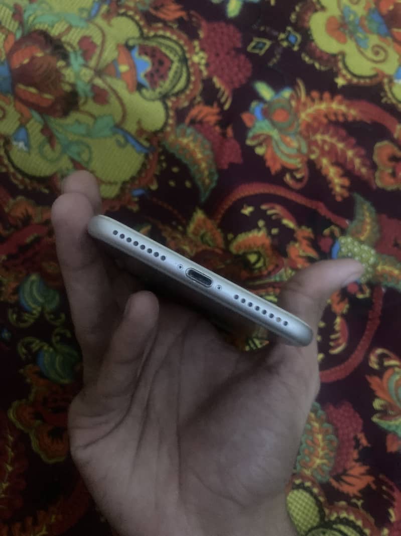 Apple iPhone 7 Plus 4