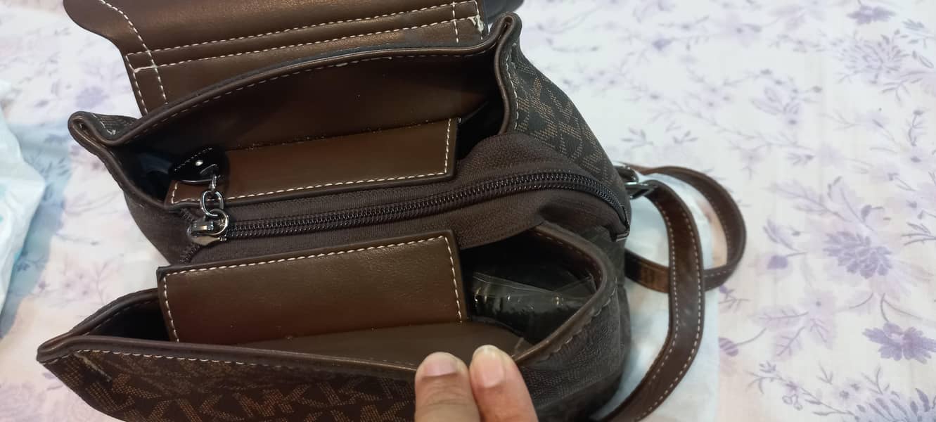 MK bagpack 4