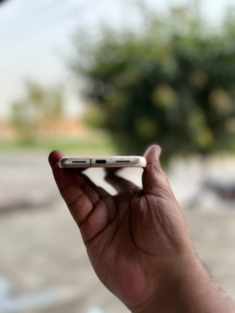 GOOGLE PIXEL 8 4