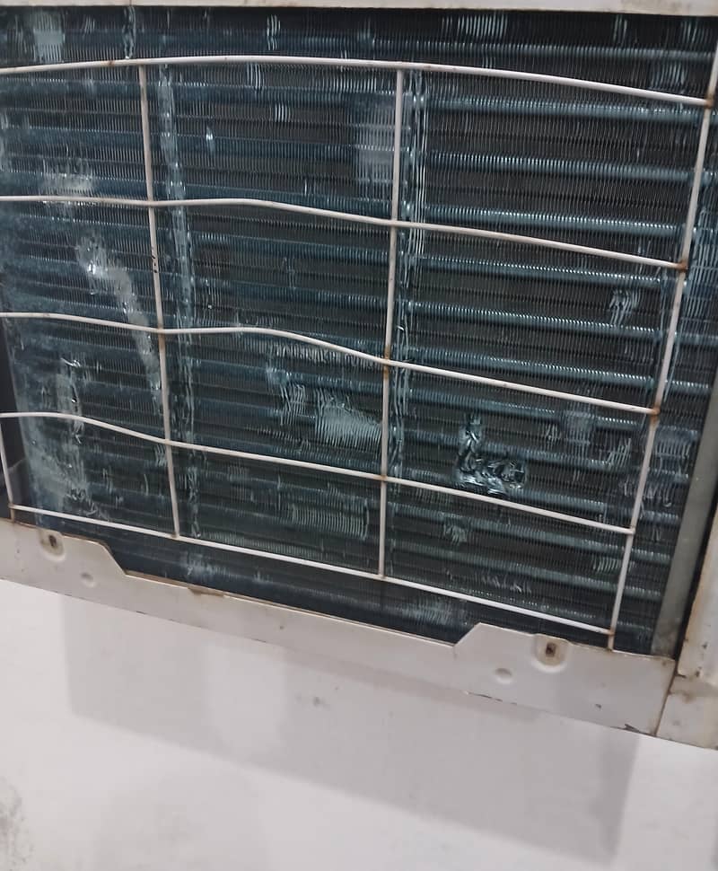 window AC 2