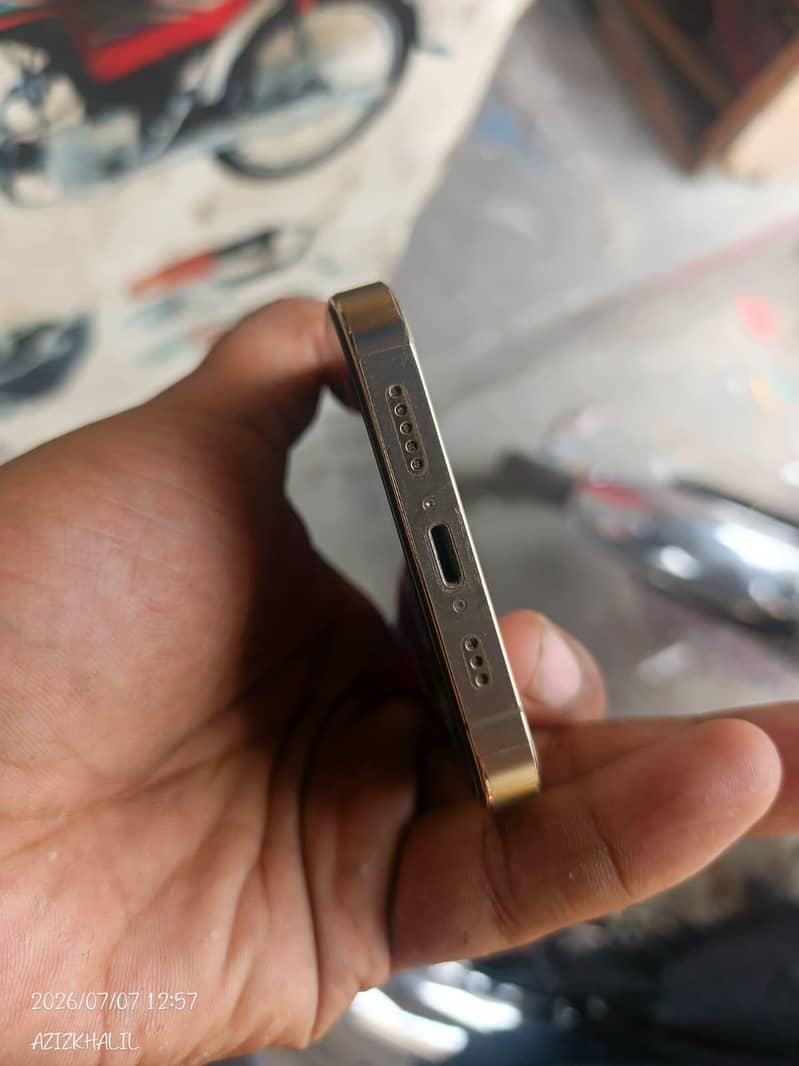 Apple iPhone 13 Pro 6