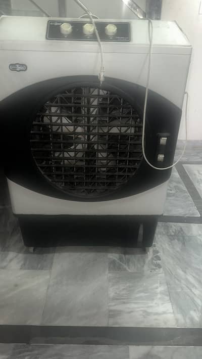 Super asia cooler ice bag k sath behtreen kam krta h  no fault
