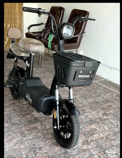 Reevo electric scooty