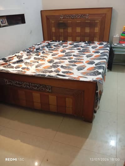 bed with mattres
