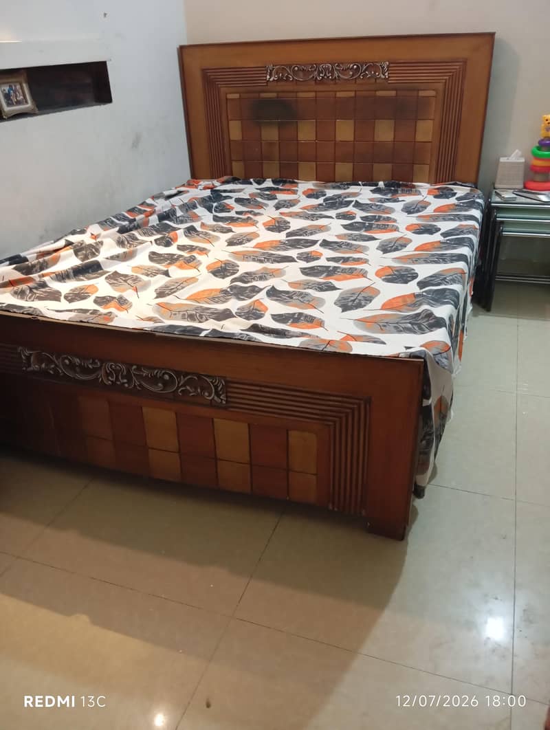 bed with mattres 0